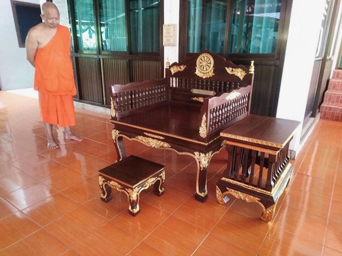ธรรมาสน์ไม้สัก ราคา 33000 บาท