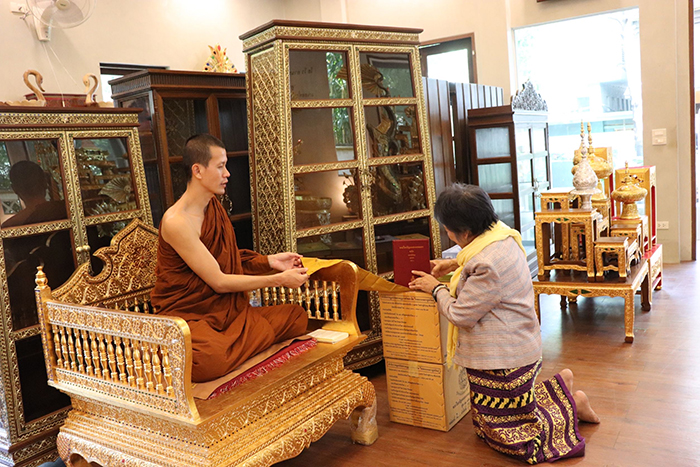ตู้ไม้สักสำหรับใส่หนังสือพระไตรปิฎก91เล่มภาษาไทย ตู้ไม้สักสำหรับใส่หนังสือพระไตรปิฎก91เล่มภาษาไทย