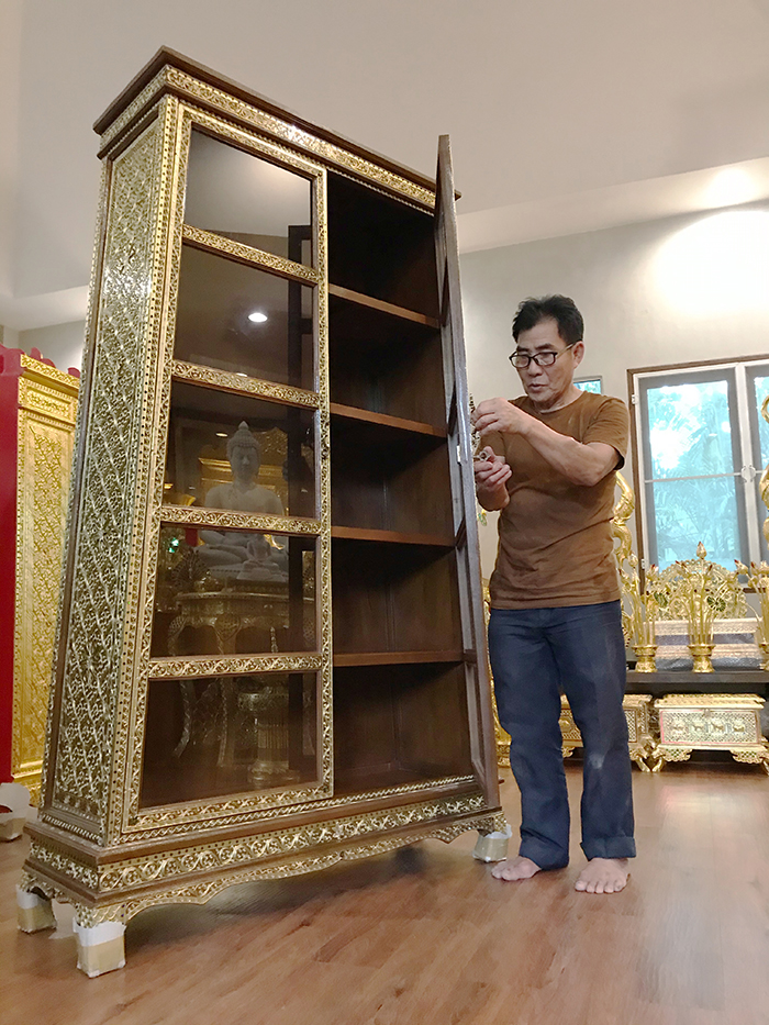ตู้ไม้สักสำหรับใส่หนังสือพระไตรปิฎก91เล่มภาษาไทย ตู้ไม้สักสำหรับใส่หนังสือพระไตรปิฎก91เล่มภาษาไทย