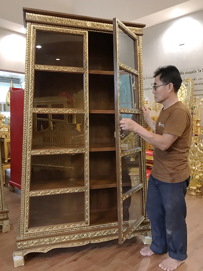 ตู้ไม้สักสำหรับใส่หนังสือพระไตรปิฎก91เล่มภาษาไทย ตู้ไม้สักสำหรับใส่หนังสือพระไตรปิฎก91เล่มภาษาไทย