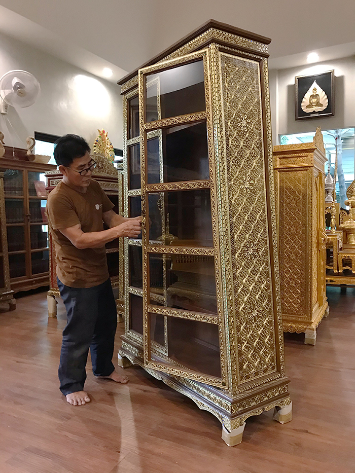 ตู้ไม้สักสำหรับใส่หนังสือพระไตรปิฎก91เล่มภาษาไทย ตู้ไม้สักสำหรับใส่หนังสือพระไตรปิฎก91เล่มภาษาไทย