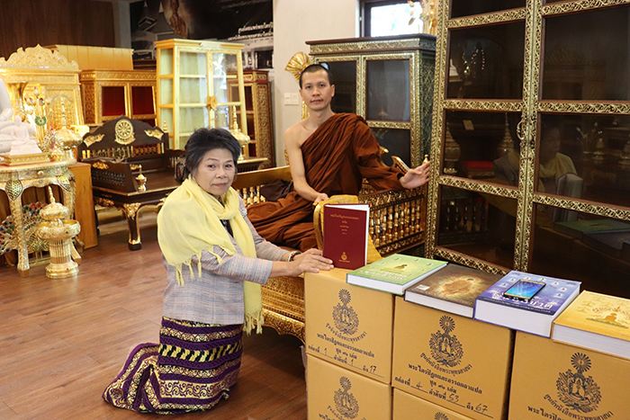 ตู้ไม้สักสำหรับใส่หนังสือพระไตรปิฎก91เล่มภาษาไทย ตู้ไม้สักสำหรับใส่หนังสือพระไตรปิฎก91เล่มภาษาไทย