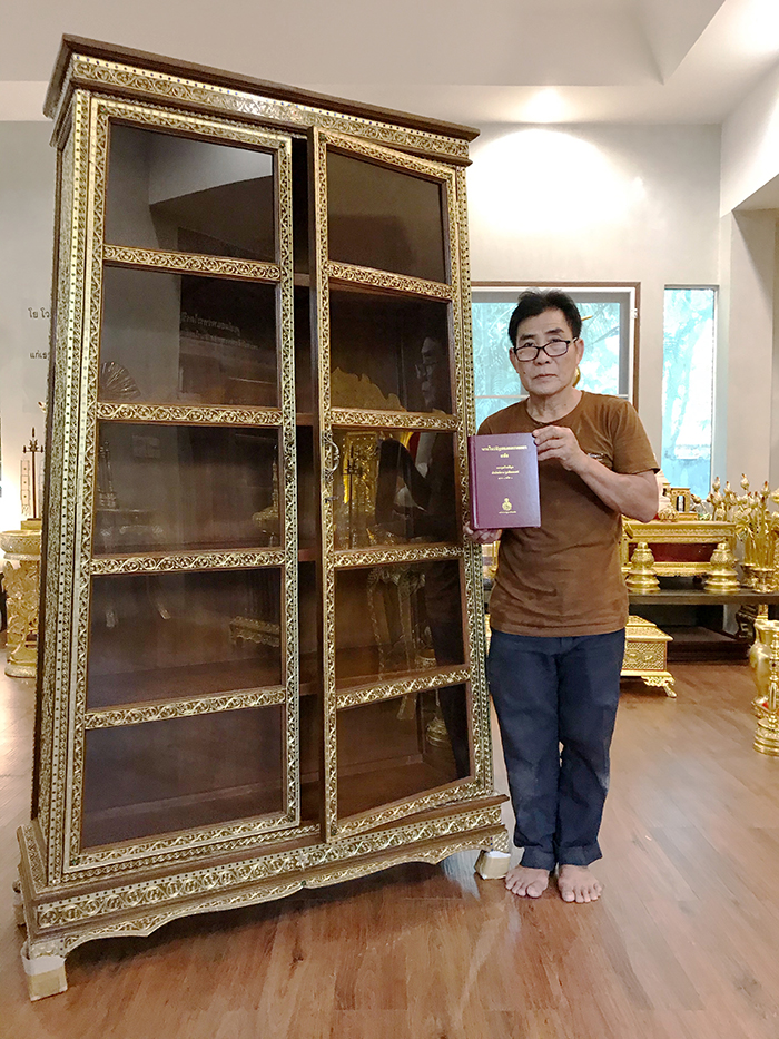 ตู้ไม้สักสำหรับใส่หนังสือพระไตรปิฎก91เล่มภาษาไทย ตู้ไม้สักสำหรับใส่หนังสือพระไตรปิฎก91เล่มภาษาไทย