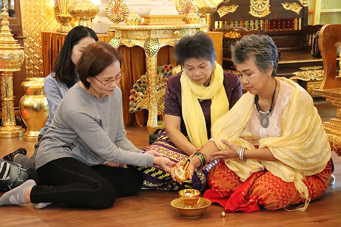 ตู้ไม้สักสำหรับใส่หนังสือพระไตรปิฎก91เล่มภาษาไทย ตู้ไม้สักสำหรับใส่หนังสือพระไตรปิฎก91เล่มภาษาไทย