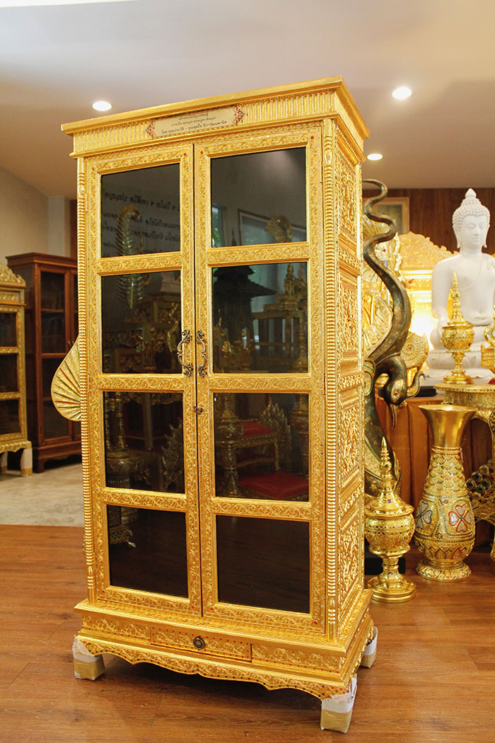 ตู้พระไตรปิฎกไม้สักทั้งหลัง และด้านข้างผนึกไม้สัก ลงรักปิดทอง ราคา 14000 บาท