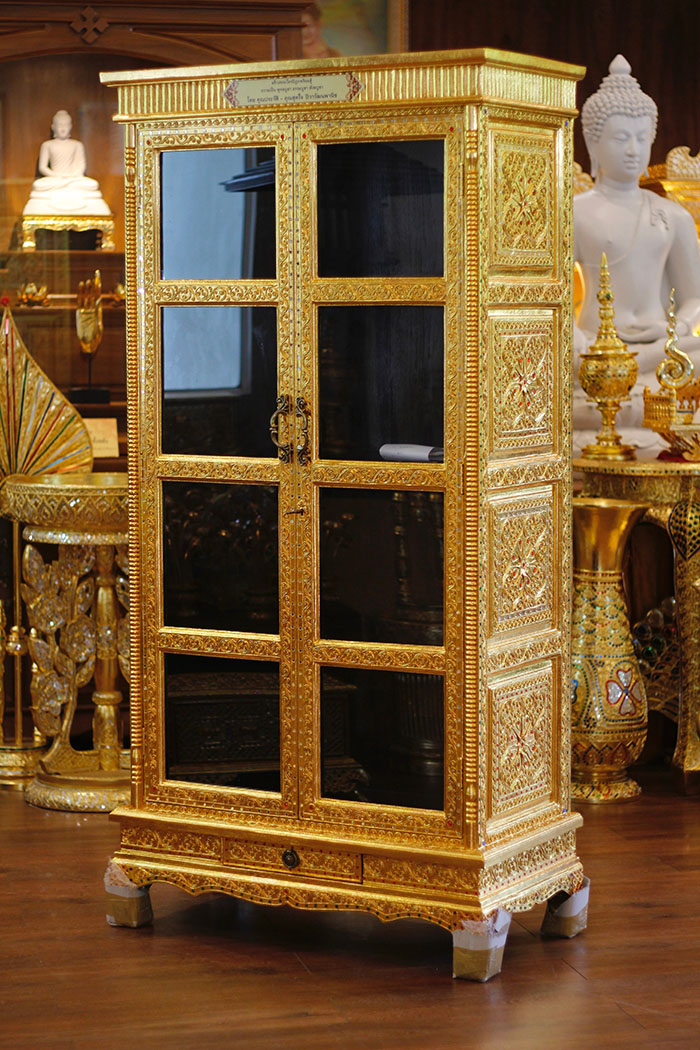 ตู้พระไตรปิฎกไม้สักทั้งหลัง และด้านข้างผนึกไม้สัก ลงรักปิดทอง ราคา 14000 บาท
