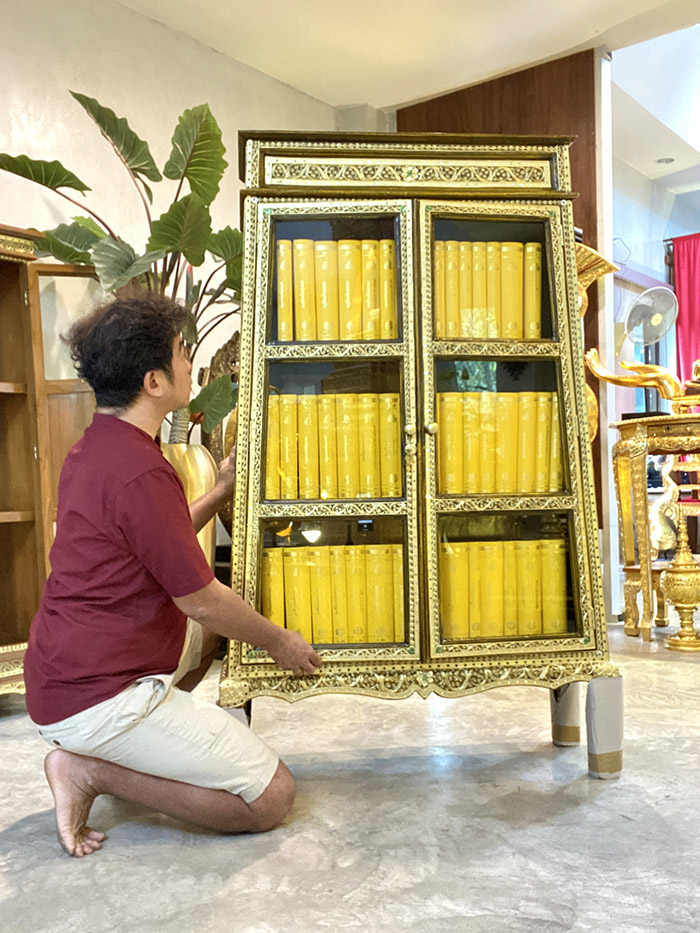 ตู้พระไตรปิฎก 8500 บาท