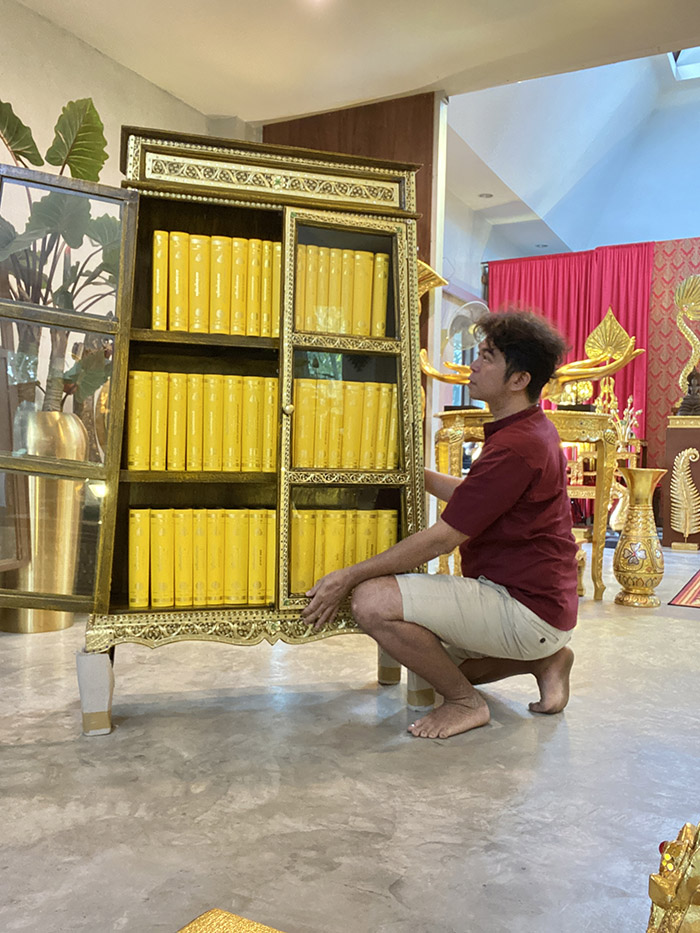 ตู้พระไตรปิฎก 8500 บาท