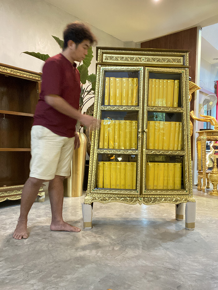 ตู้พระไตรปิฎก 8500 บาท