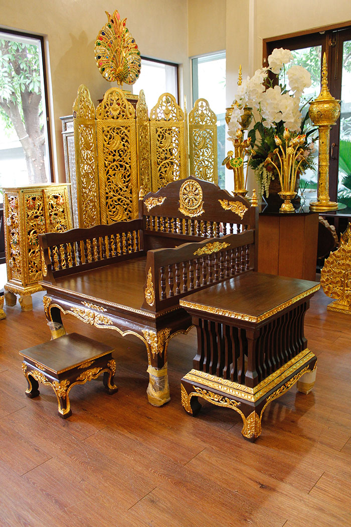 ธรรมาสน์ ที่นั่งสำหรับพระภิกษุสงฆ์ งานไม้สักแกะสลักทั้งชุด ราคา 33000 บาท