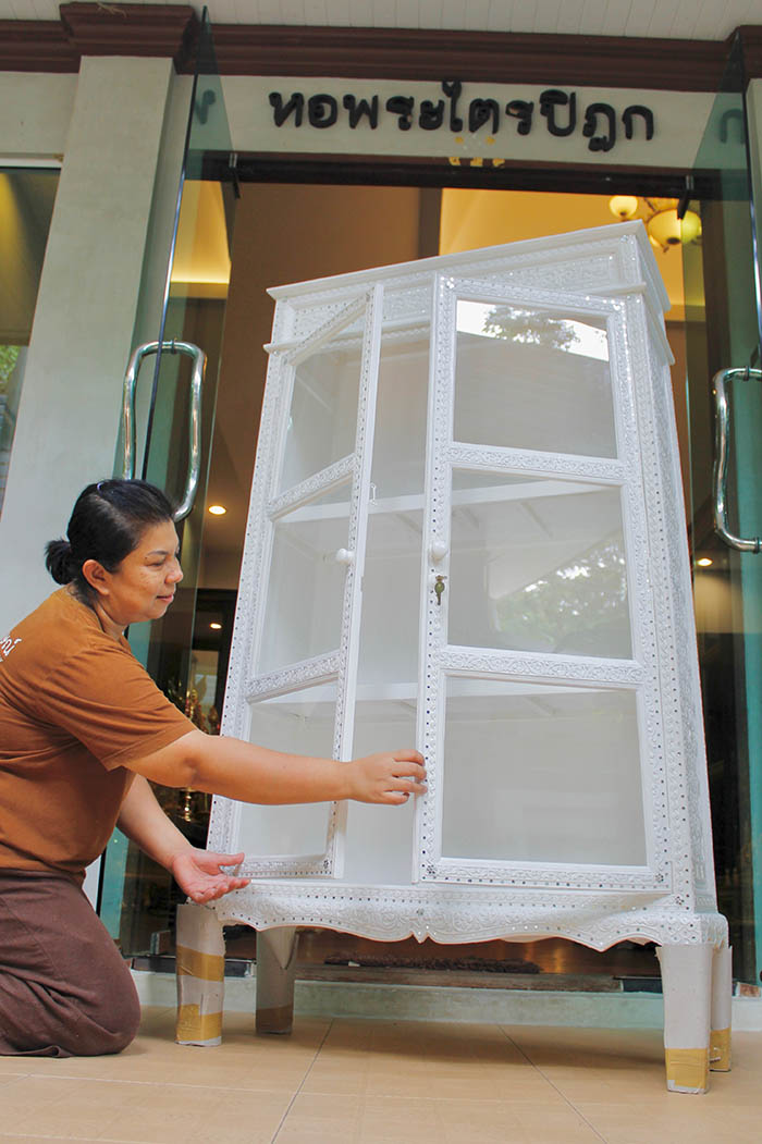ตู้พระไตรปิฎก หรือ ตู้พระธรรม
สีขาว สำหรับใส่หนังสือพระไตรปิฎก ตู้พระไตรปิฎก หรือ ตู้พระธรรม
สีขาว สำหรับใส่หนังสือพระไตรปิฎก