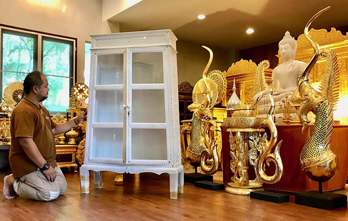 ตู้พระไตรปิฎก หรือ ตู้พระธรรม
สีขาว สำหรับใส่หนังสือพระไตรปิฎก ตู้พระไตรปิฎก หรือ ตู้พระธรรม
สีขาว สำหรับใส่หนังสือพระไตรปิฎก