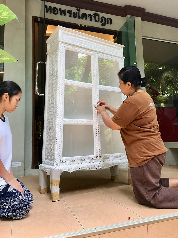 ตู้พระไตรปิฎก หรือ ตู้พระธรรม
สีขาว สำหรับใส่หนังสือพระไตรปิฎก ตู้พระไตรปิฎก หรือ ตู้พระธรรม
สีขาว สำหรับใส่หนังสือพระไตรปิฎก