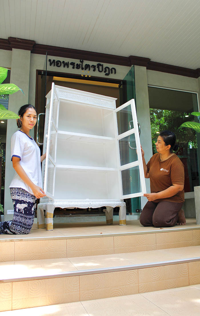 ตู้พระไตรปิฎก หรือ ตู้พระธรรม
สีขาว สำหรับใส่หนังสือพระไตรปิฎก ตู้พระไตรปิฎก หรือ ตู้พระธรรม
สีขาว สำหรับใส่หนังสือพระไตรปิฎก