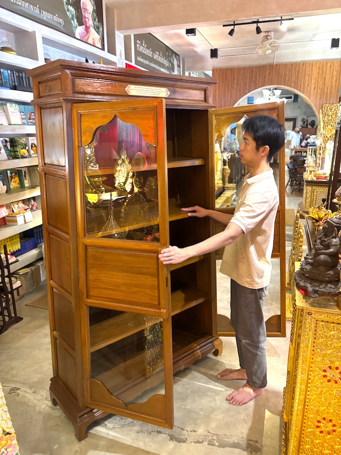ตู้พระไตรปิฎกไม้สักปิดทอง บรรจุหนังสือพระไตรปิฎก91 เล่มภาษาไทย