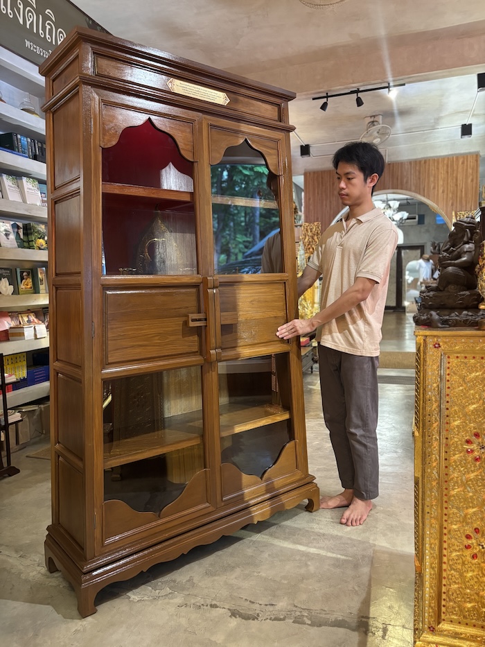 ตู้พระไตรปิฎกไม้สักปิดทอง บรรจุหนังสือพระไตรปิฎก91 เล่มภาษาไทย