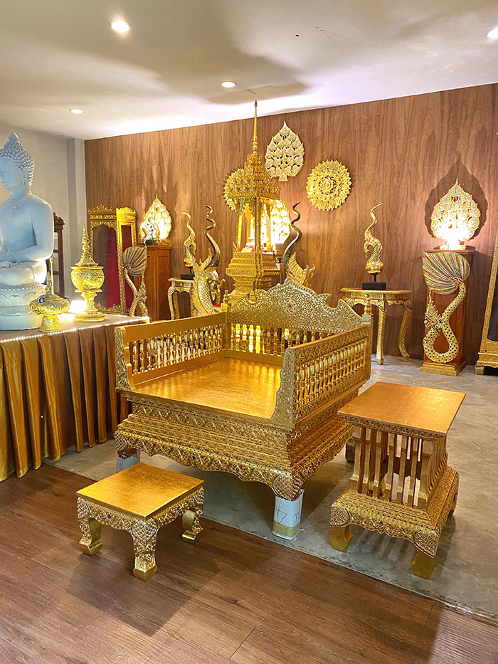 ธรรมาสน์ไม้สัก ปิดทอง ทั้งชุด 33000 บาท