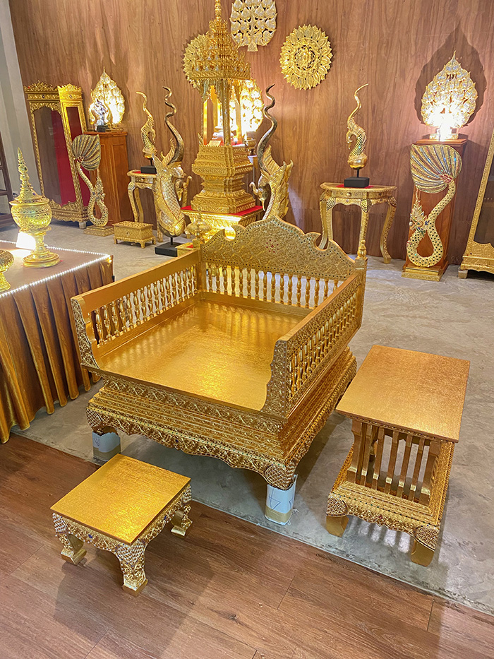 ธรรมาสน์ไม้สัก ปิดทอง ทั้งชุด 33000 บาท