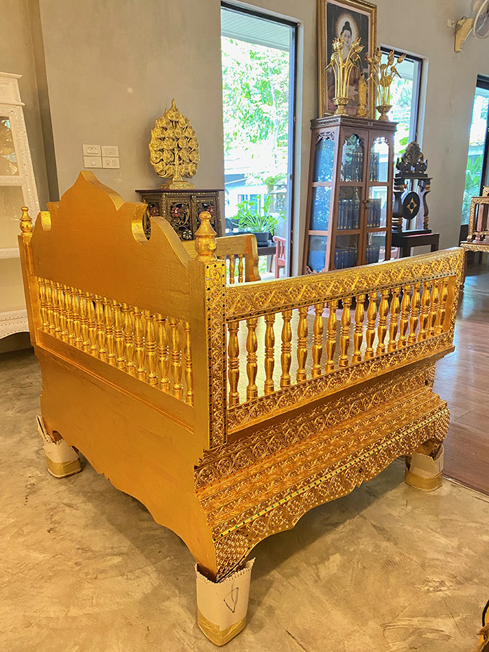 ธรรมาสน์ไม้สัก ปิดทอง ทั้งชุด 33000 บาท