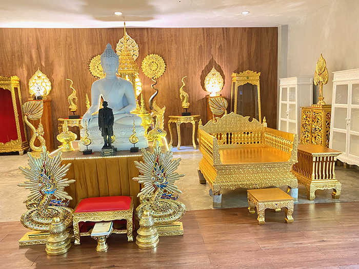 ธรรมาสน์ไม้สัก ปิดทอง ทั้งชุด 33000 บาท