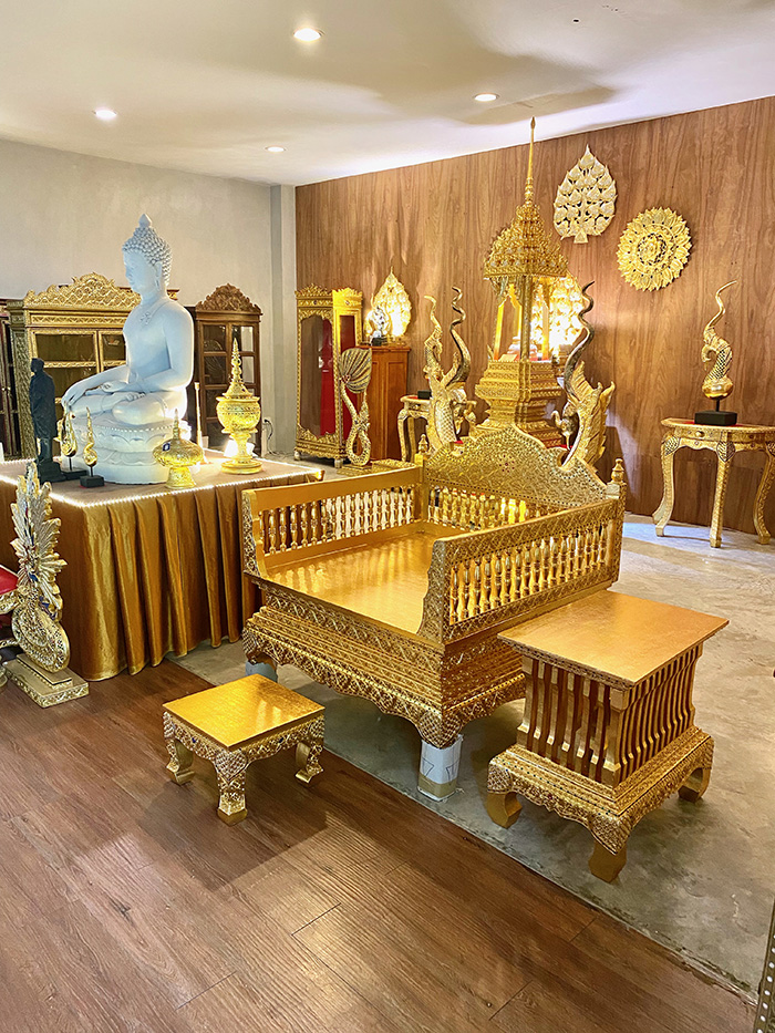 ธรรมาสน์ไม้สัก ปิดทอง ทั้งชุด 33000 บาท