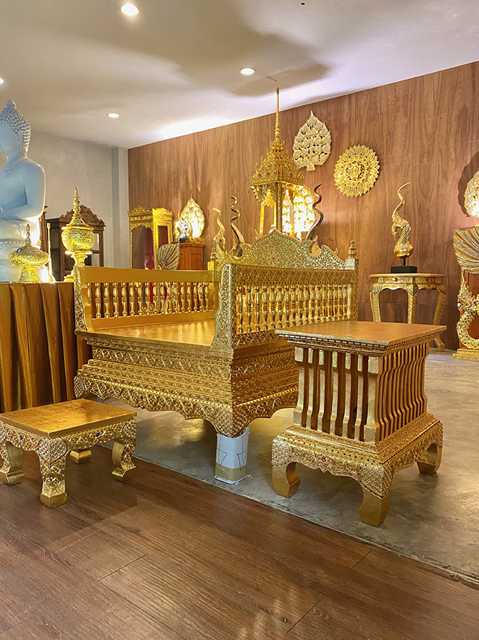 ธรรมาสน์ไม้สัก ปิดทอง ทั้งชุด 33000 บาท