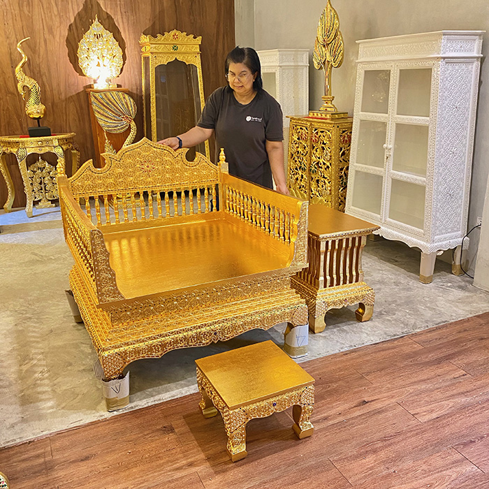 ธรรมาสน์ไม้สัก ปิดทอง ทั้งชุด 33000 บาท