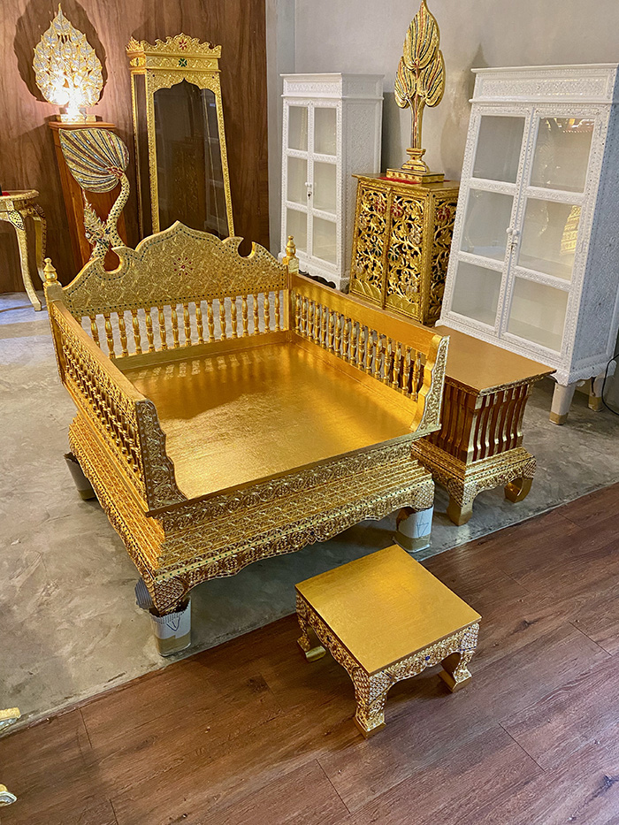ธรรมาสน์ไม้สัก ปิดทอง ทั้งชุด 33000 บาท