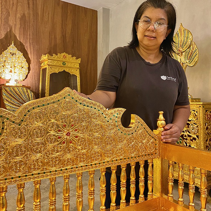 ธรรมาสน์ไม้สัก ปิดทอง ทั้งชุด 33000 บาท