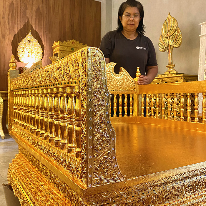 ธรรมาสน์ไม้สัก ปิดทอง ทั้งชุด 33000 บาท