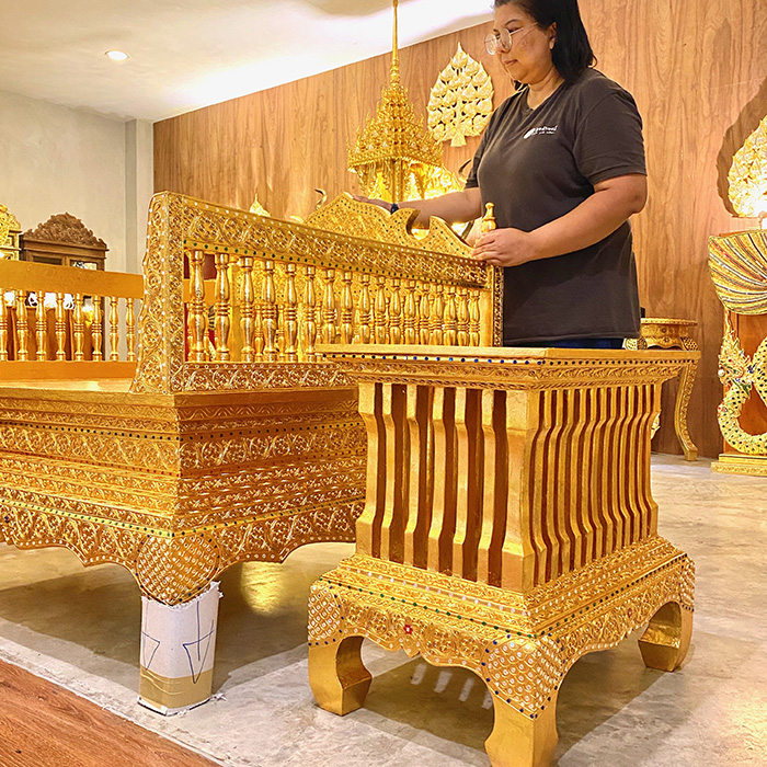 ธรรมาสน์ไม้สัก ปิดทอง ทั้งชุด 33000 บาท