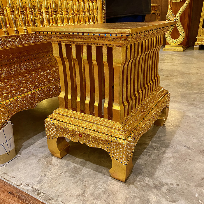 ธรรมาสน์ไม้สัก ปิดทอง ทั้งชุด 33000 บาท
