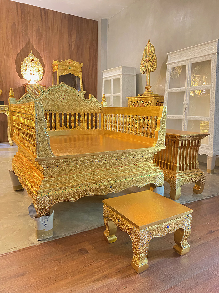 ธรรมาสน์ไม้สัก ปิดทอง ทั้งชุด 33000 บาท
