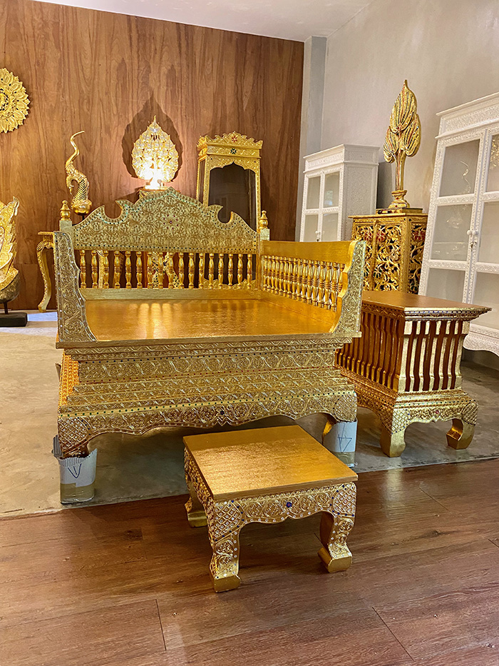 ธรรมาสน์ไม้สัก ปิดทอง ทั้งชุด 33000 บาท