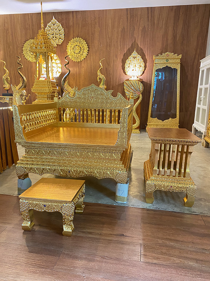 ธรรมาสน์ไม้สัก ปิดทอง ทั้งชุด 33000 บาท
