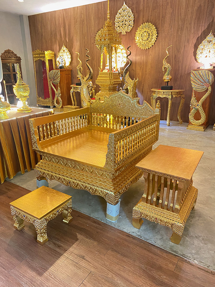 ธรรมาสน์ไม้สัก ปิดทอง ทั้งชุด 33000 บาท
