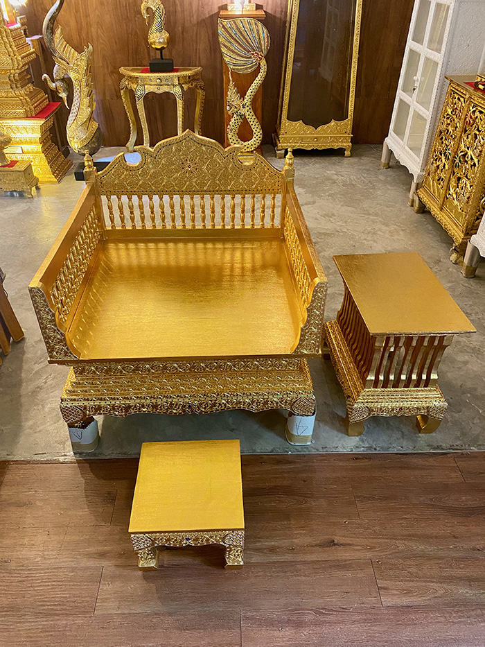 ธรรมาสน์ไม้สัก ปิดทอง ทั้งชุด 33000 บาท