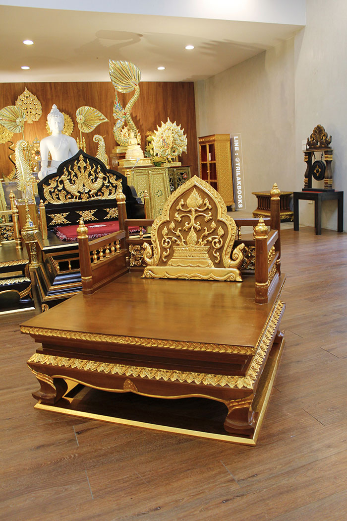 ธรรมาสน์ไม้สักแกะสลักปิดทองทั้งหลัง โชว์งานไม้
ราคา 28,000 บาท