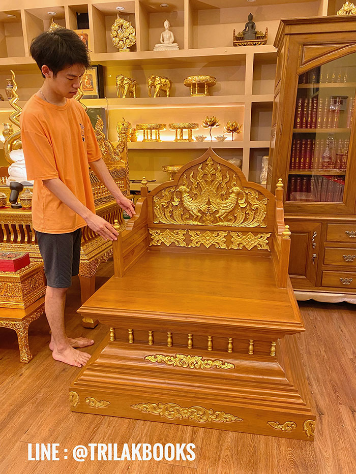ธรรมาสน์ไม้สักแกะสลักทั้งหลัง
