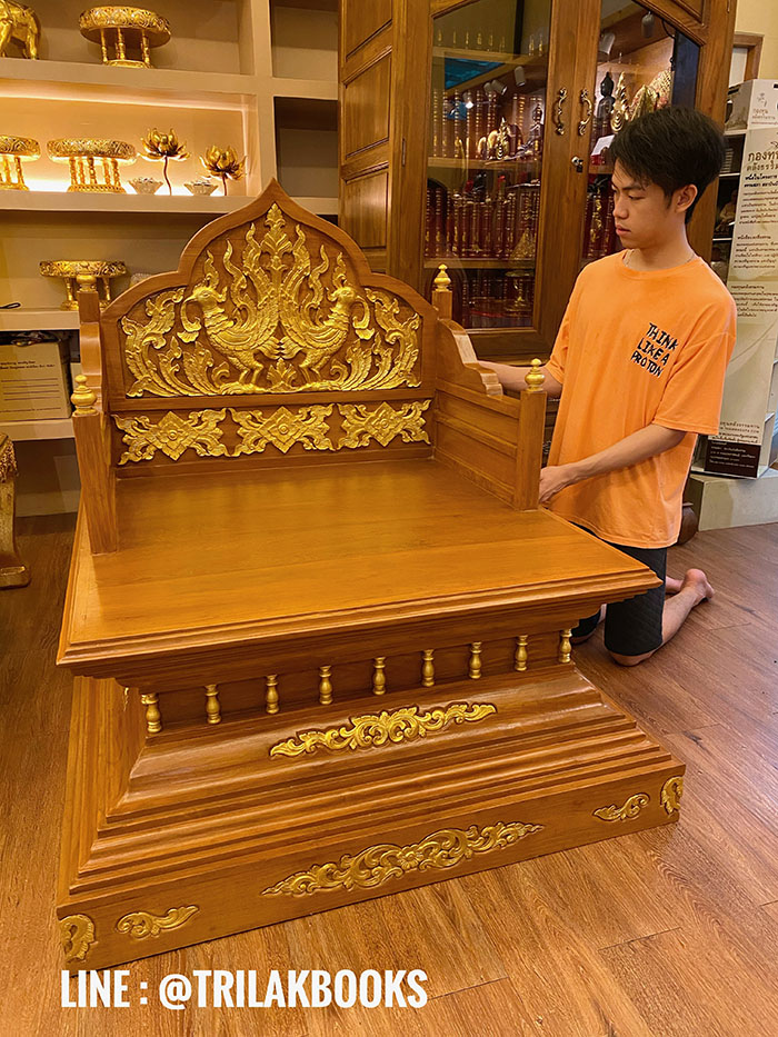 ธรรมาสน์ไม้สักแกะสลักทั้งหลัง