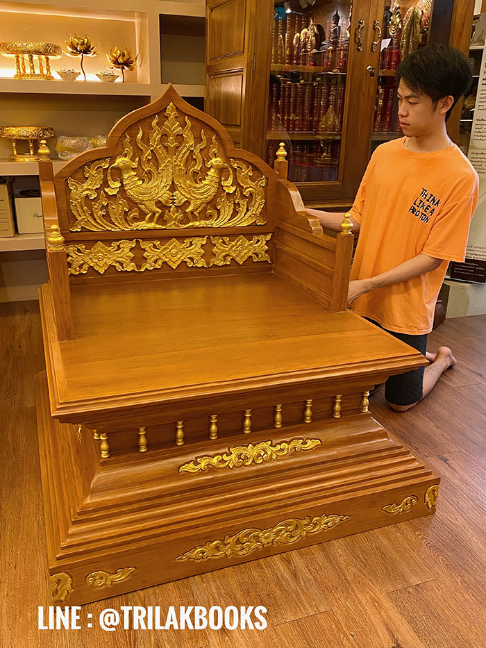 ธรรมาสน์ไม้สักแกะสลักทั้งหลัง