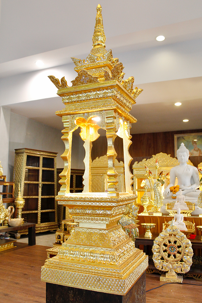 บุษบก ไม้สักลงรักปิดทอง สำหรับตกแต่งห้องพระ ราคา 35000 บาท บุษบก ไม้สักลงรักปิดทอง สำหรับตกแต่งห้องพระ ราคา 35000 บาท