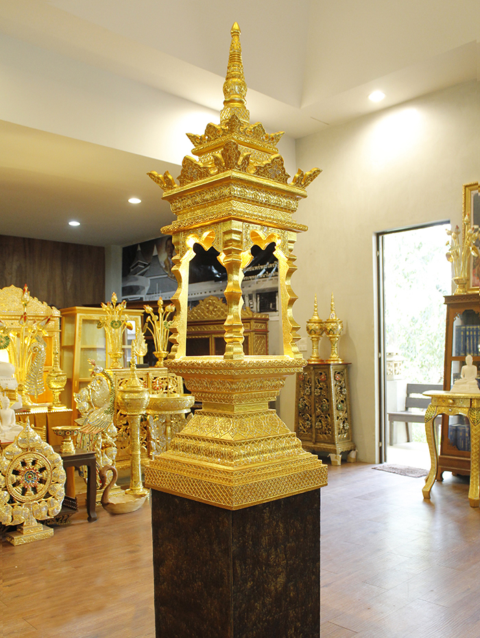 บุษบก ไม้สักลงรักปิดทอง สำหรับตกแต่งห้องพระ ราคา 35000 บาท บุษบก ไม้สักลงรักปิดทอง สำหรับตกแต่งห้องพระ ราคา 35000 บาท