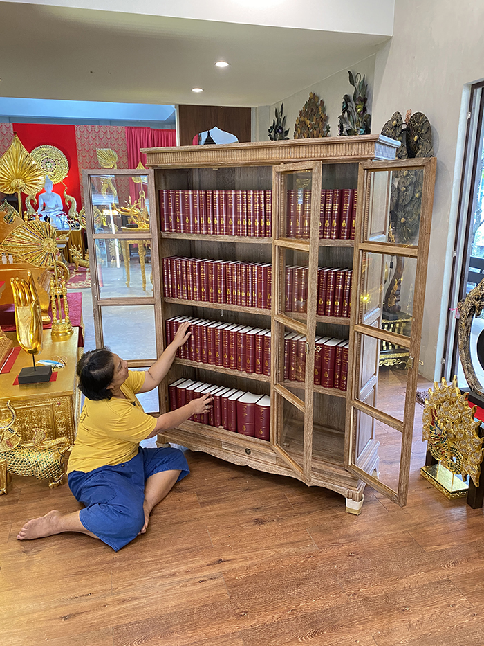 ตู้บรรจุพระไตรปิฎก สำหรับใส่หนังสือพระไตรปิฎก 91 เล่ม ตู้บรรจุพระไตรปิฎก สำหรับใส่หนังสือพระไตรปิฎก 91 เล่ม