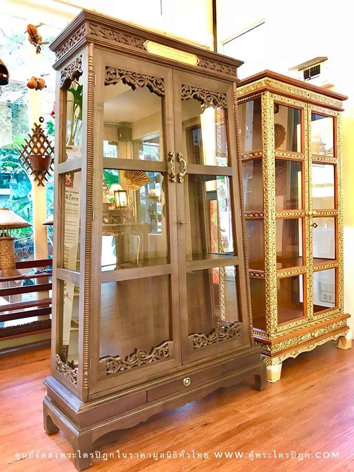 ตู้ไม้สัก สำหรับใส่หนังสือพระไตรปิฎกภาษาไทย 45 เล่ม
