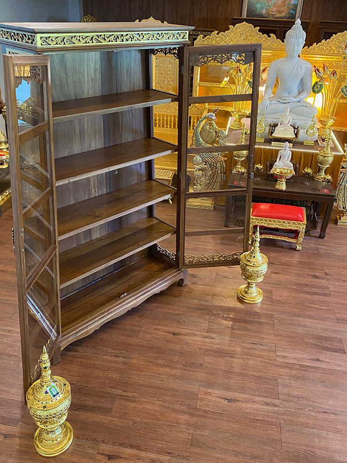 ตู้พระไตรปิกไม้สักทั้งหลัง สำหรับใส่พระไตรปิฎก 91 เล่ม ราคา18900 บาท