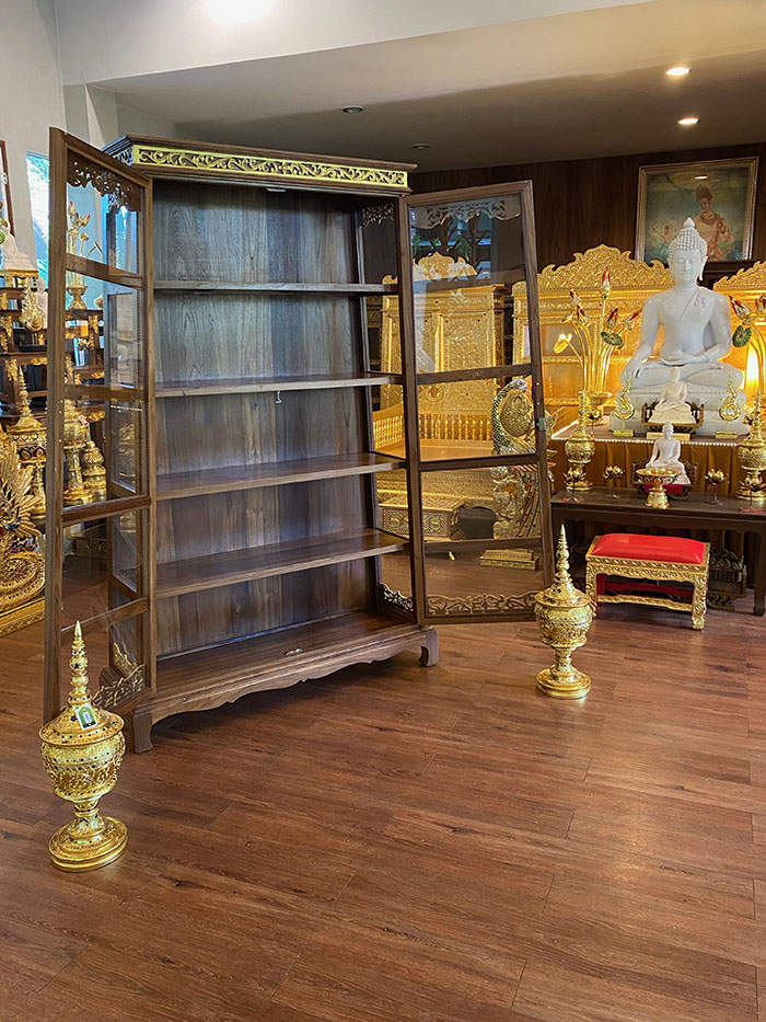 ตู้พระไตรปิกไม้สักทั้งหลัง สำหรับใส่พระไตรปิฎก 91 เล่ม ราคา18900 บาท