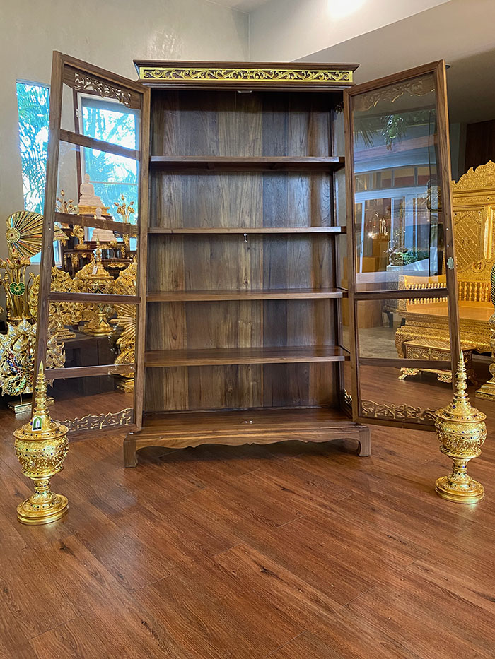 ตู้พระไตรปิกไม้สักทั้งหลัง สำหรับใส่พระไตรปิฎก 91 เล่ม ราคา18900 บาท