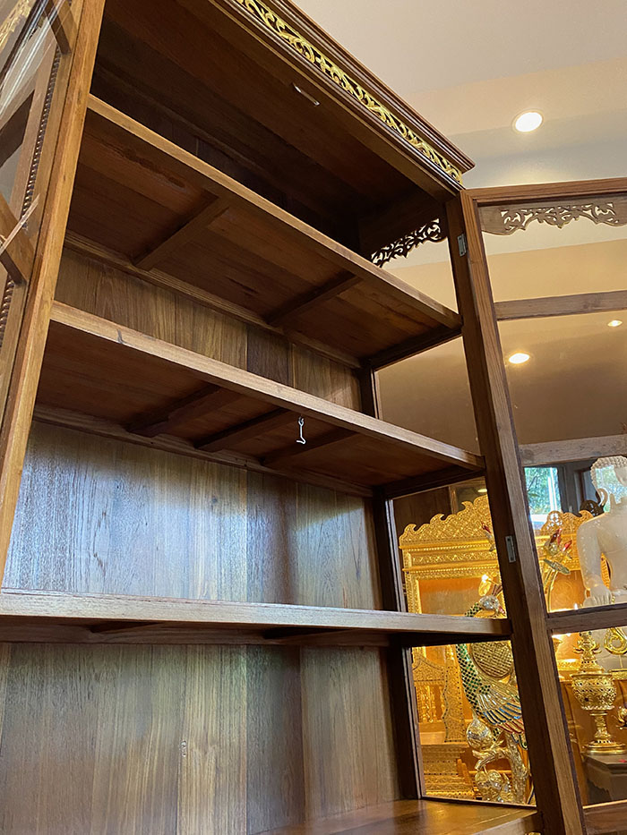 ตู้พระไตรปิกไม้สักทั้งหลัง สำหรับใส่พระไตรปิฎก 91 เล่ม ราคา18900 บาท
