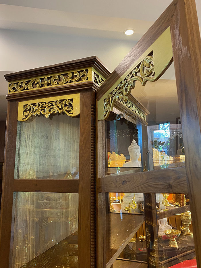 ตู้พระไตรปิกไม้สักทั้งหลัง สำหรับใส่พระไตรปิฎก 91 เล่ม ราคา18900 บาท